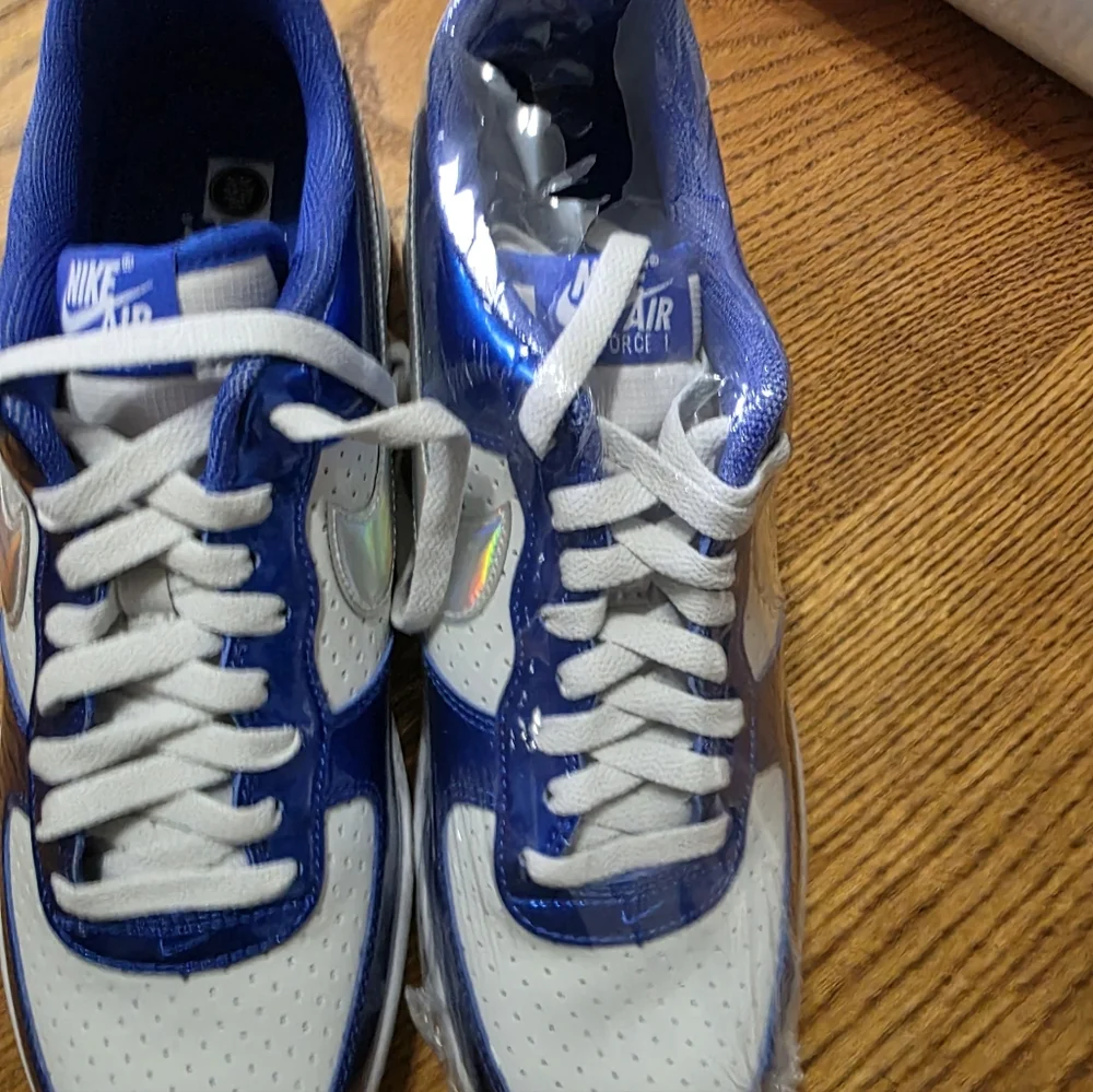 Nike AF1 LV8, Size 10.5 White and Royal Blue Low Top Air Sneakers BRAND NEW! - Picture 3 of 6